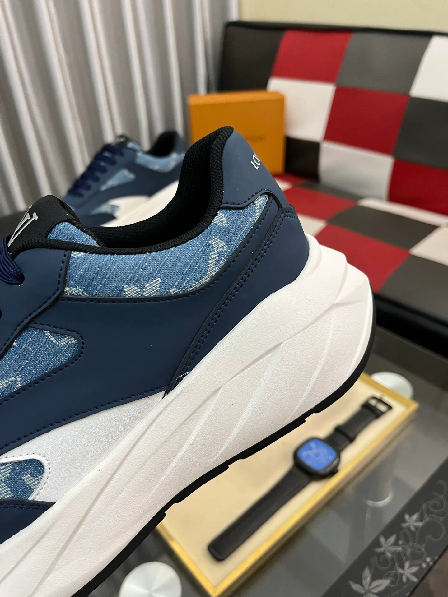 Men's shoes💰438⌚️⌚️《Louis vuitton/LV Louis Vuitton》original quality.~ Unique modern style sneakers. 🏃A must-have casual shoe for trendy men😍😍 Original brand imported from Italy, imported original leather, cowhide lining (refuses to discolor and grind feet) sole: original sole provided by the original factory, French lazy style design ⚠️Fit to the feet, original quality, super comfortable original sole. Code number: 38-442️⃣Colors available